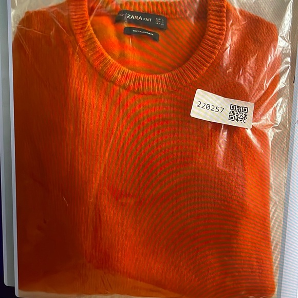 Zara %100 Cashmere round neck sweater - Picture 2 of 2